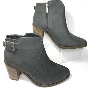 Just Fab Olly Gray Booties Silver Buckle 3.5” Heel Inside Zip Womens Size 8 Wide